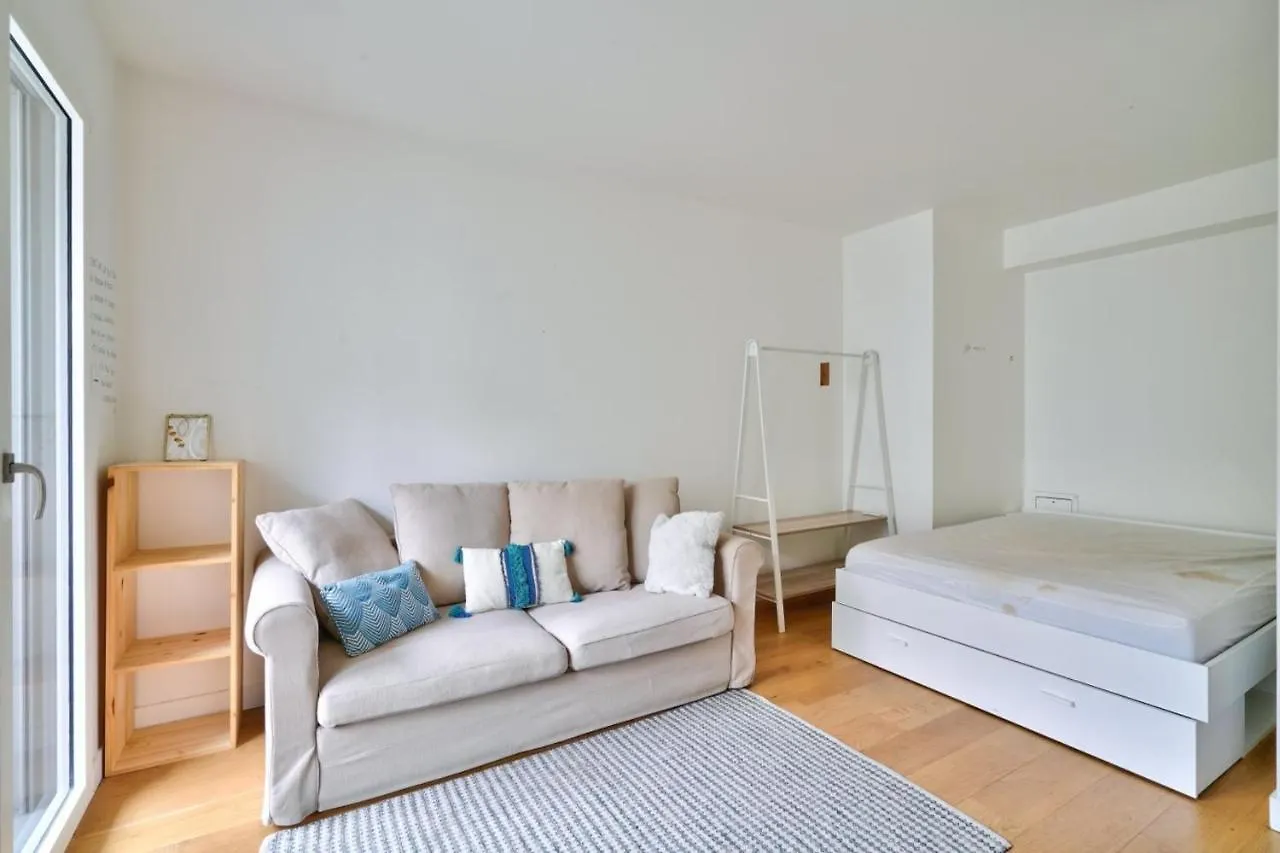 Studio Located Between Bastille And Nation Francie