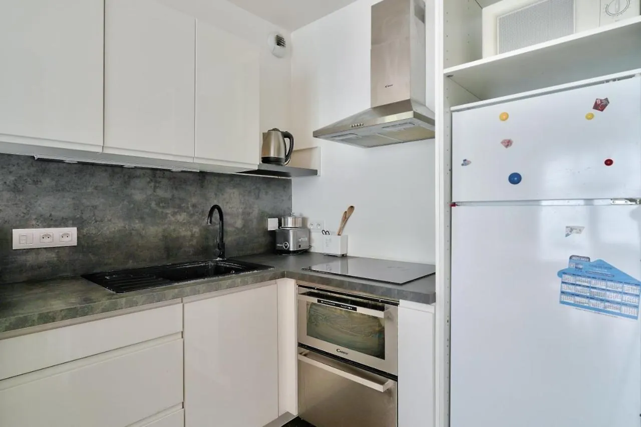 Studio Located Between Bastille And Nation Francie