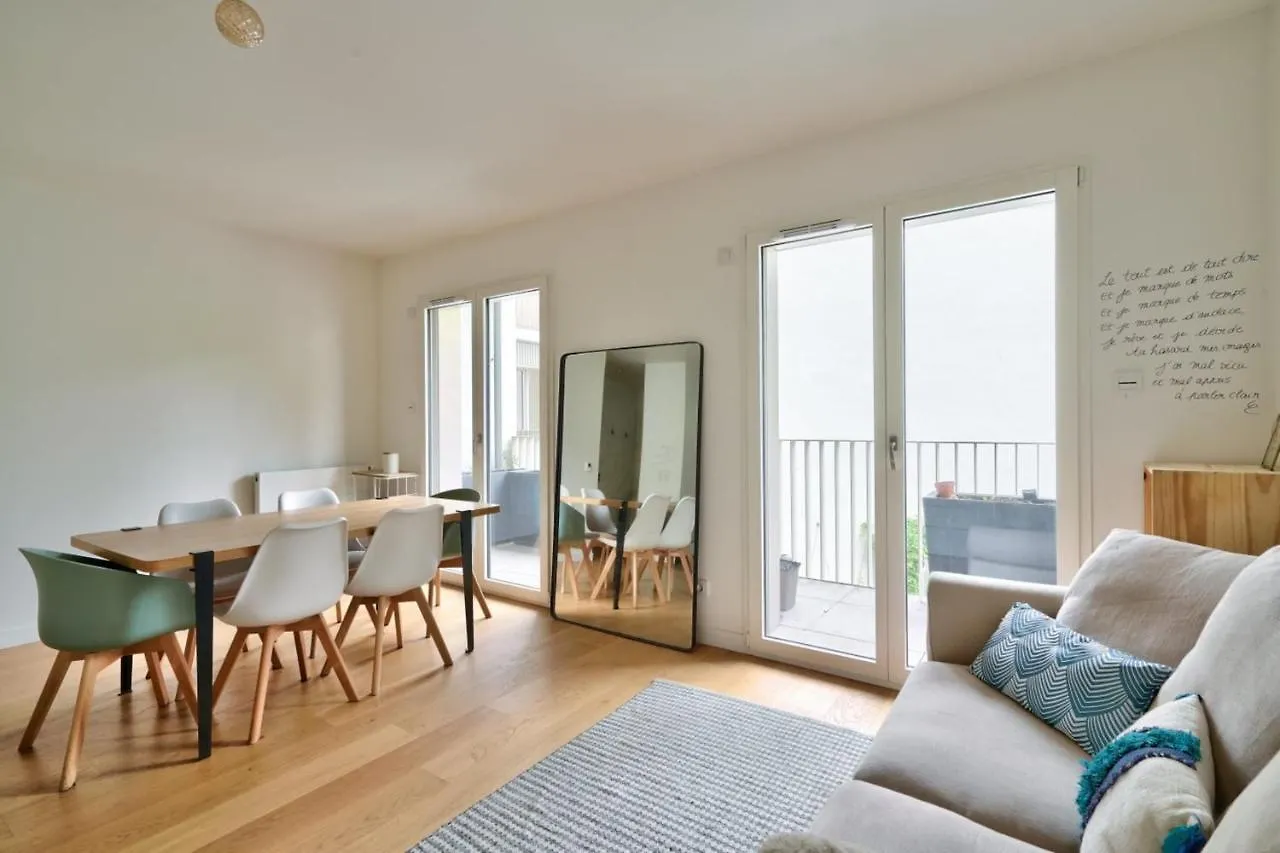 Studio Located Between Bastille And Nation